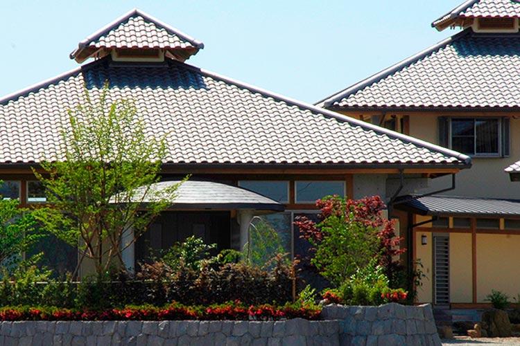 陶器瓦をつかった家屋の屋根