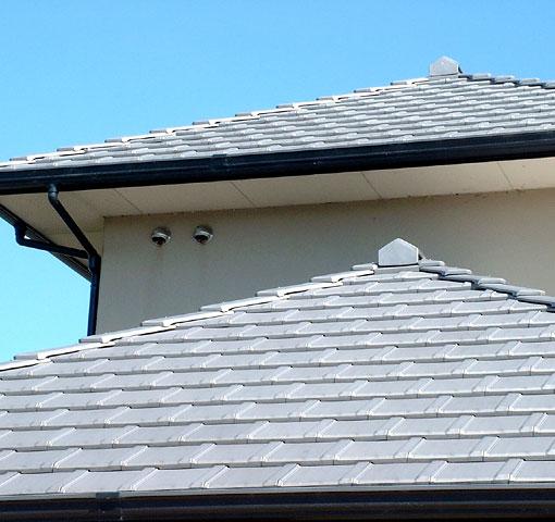 F形いぶし瓦の施工例・近づいた写真