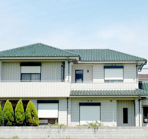 S形釉薬瓦の施工例