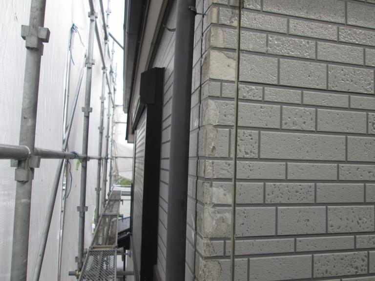 広範囲が剥がれた外壁サイディング