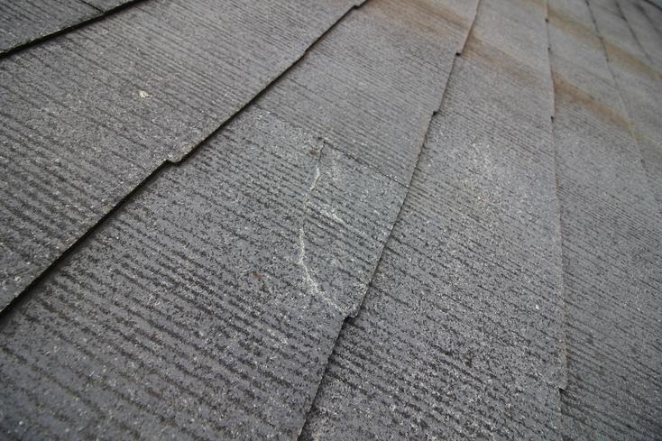 屋根のひび割れ