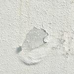 外壁の塗装が浮いて剥がれる