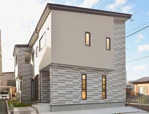 モザイク柄が特徴的なベージュの家