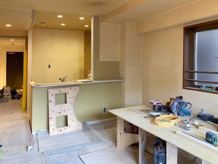 工事中の集合住宅居室内