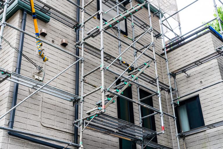 お金がなくても外壁塗装を行う方法⑦:足場を必要とする工事は一緒に行うについて