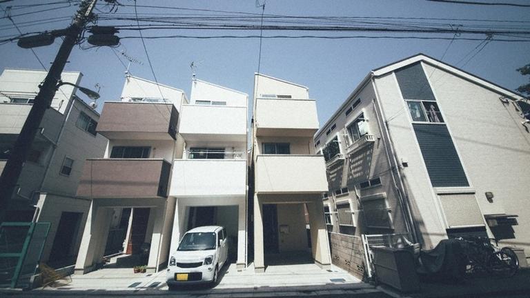 3階建ての外壁塗装の費用相場は?塗装で気を付けるポイントも解説