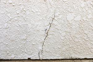 外壁のひび割れについて